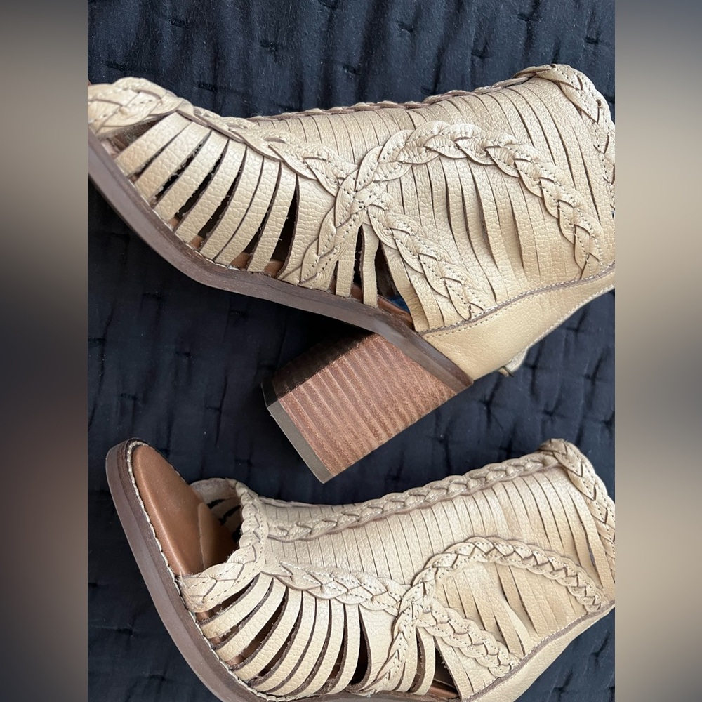 Dingo leather open toe booties size 6.5 only worn once - Picture 3 of 8